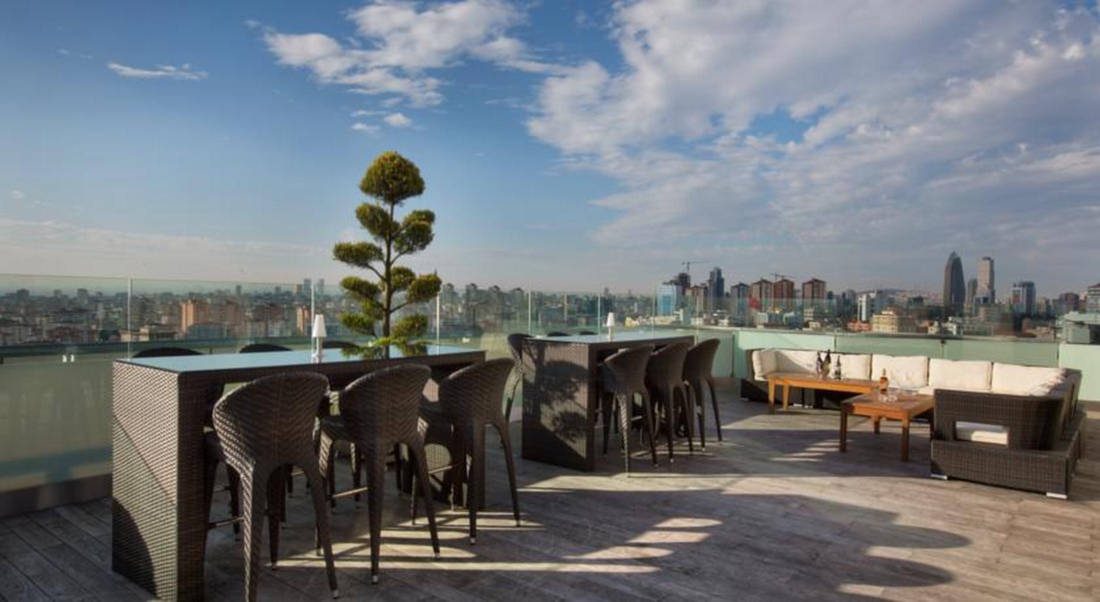 เดเดแมน บอสตันชี อิสตันบูล โฮเต็ล แอนด์ คอนเวนชั่น Hotel ภายนอก รูปภาพ The rooftop bar at the Standard East Village